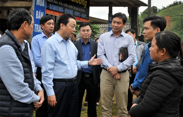 Bộ[-]Tài[-]nguyên[-]và[-]Môi[-]trường[-]kiểm[-]tra[-]thực[-]địa[-]vùng[-]sạt[-]lở[-]đất[-]do[-]lũ[-]tại[-]huyện[-]Đà[-]Bắc,[-]Hòa[-]Bình